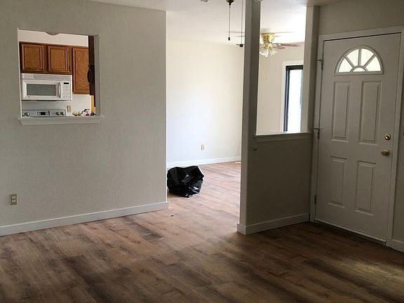 4th image of 204 N Whitacre St APT B