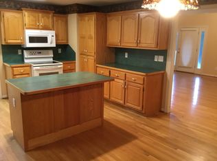 217 Honeysuckle Ln, Gardendale, AL 35071