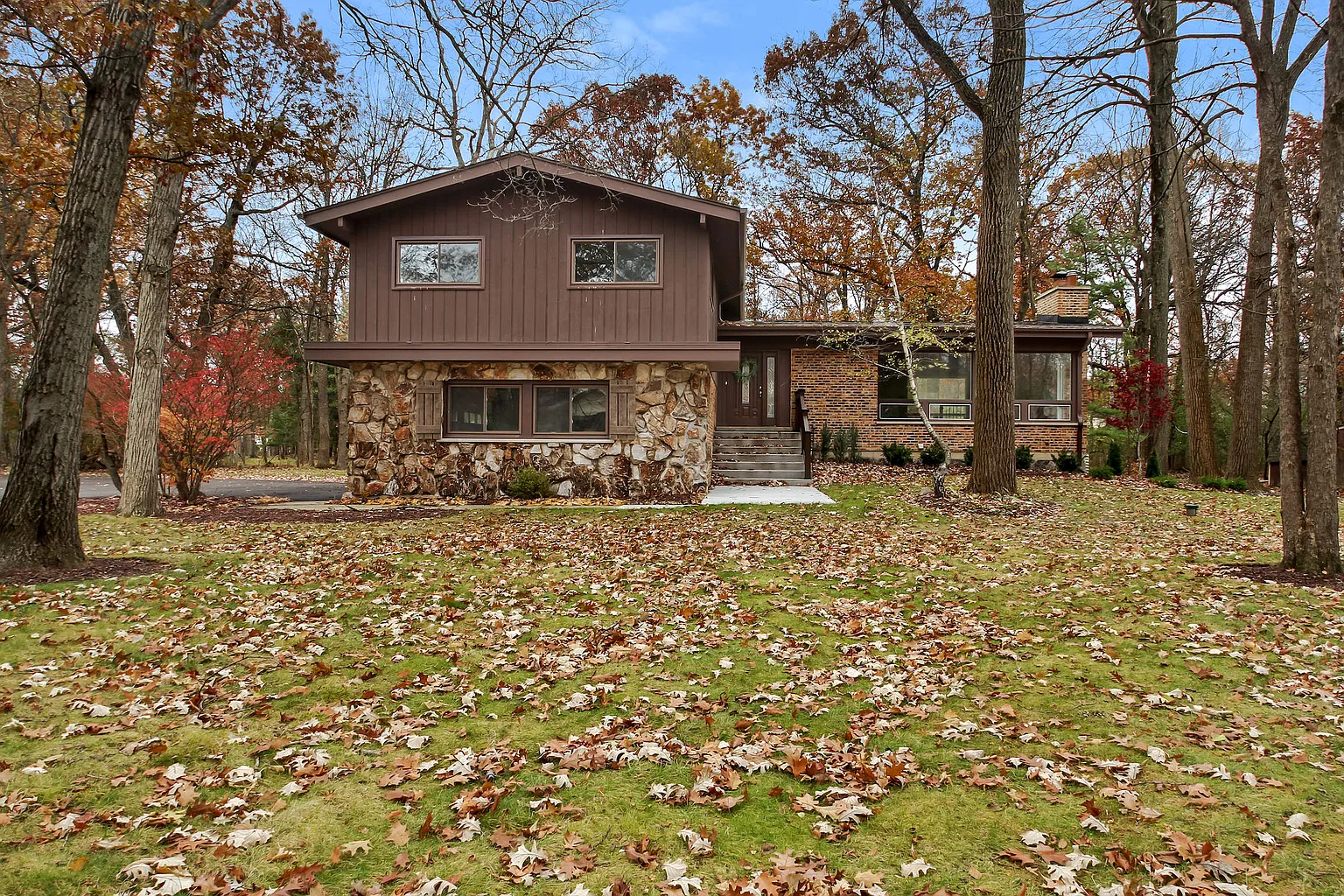 1353 Kenilwood Ct photo 1