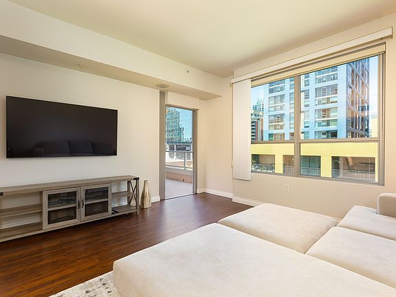 4th image of 253 10th Ave Unit 634