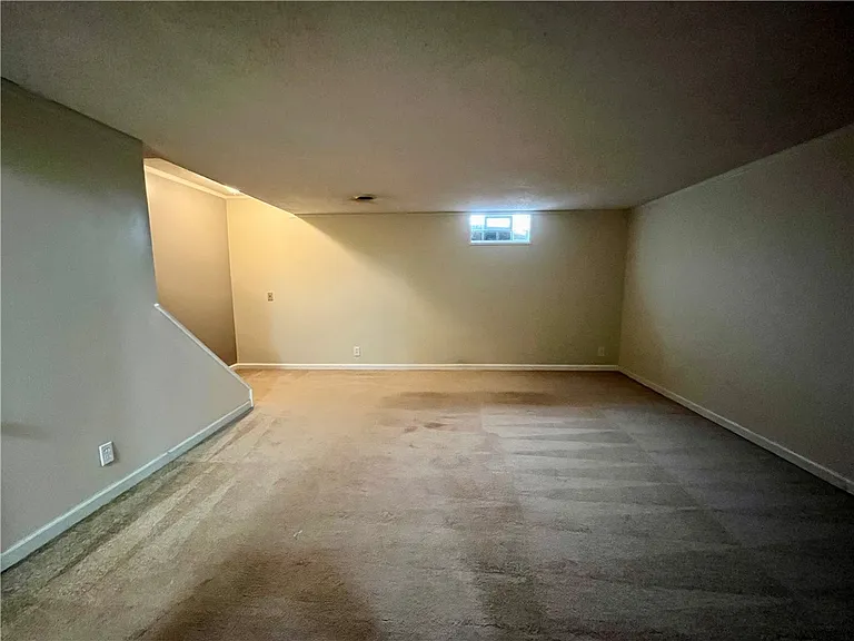 168 Surrey Hill Way — Photo 13