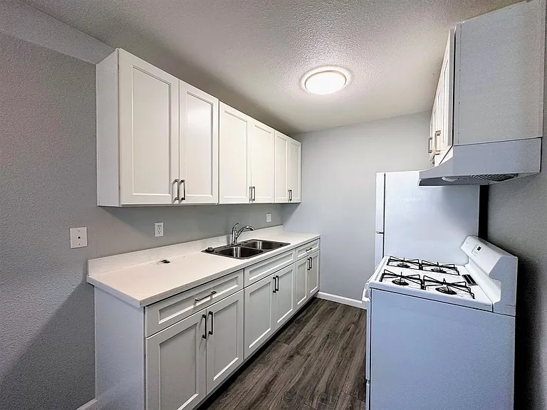 150 Gateway Court — Photo 7