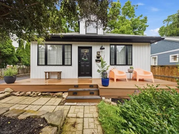 36 Oak St, Grimsby, ON L3M 3G7
