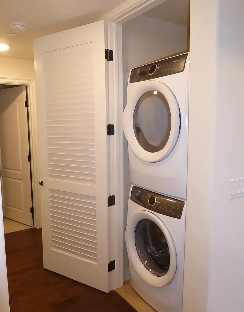 2 bed, $3,320 — Photo 1