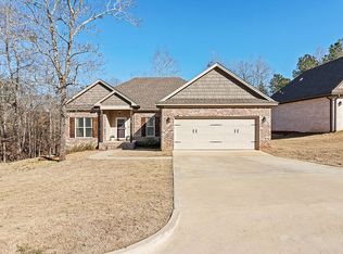 183 Mulder Cove Ln, Wetumpka, AL 36093