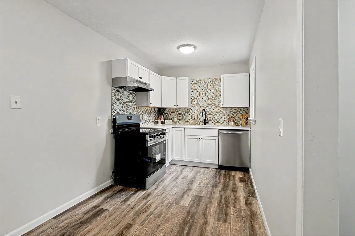 FLIP) 617 West 4th Street - 1 — Photo 4
