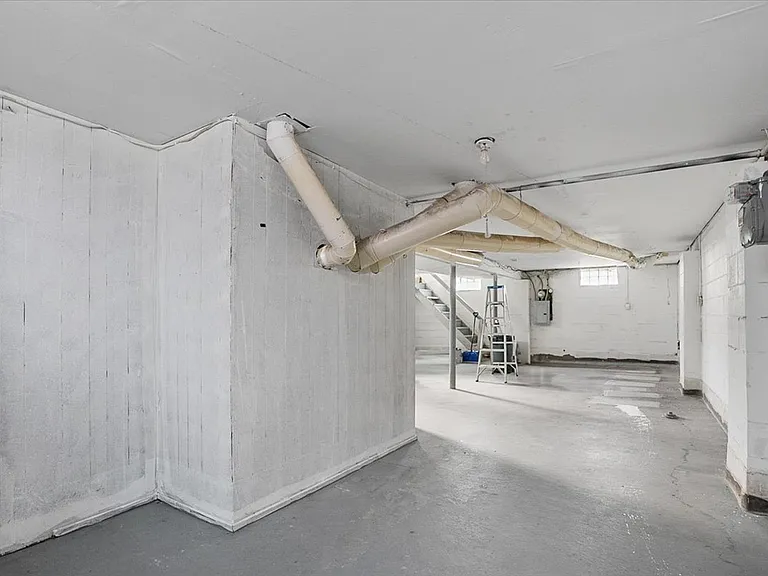 2448 Rainbow Ct — Photo 35
