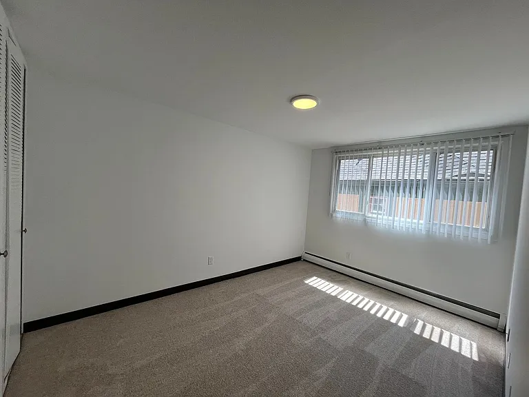 2832 Humboldt Ave S — Photo 19