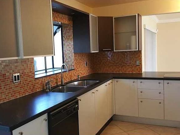 5th image of 623 Woodgate Cir #E