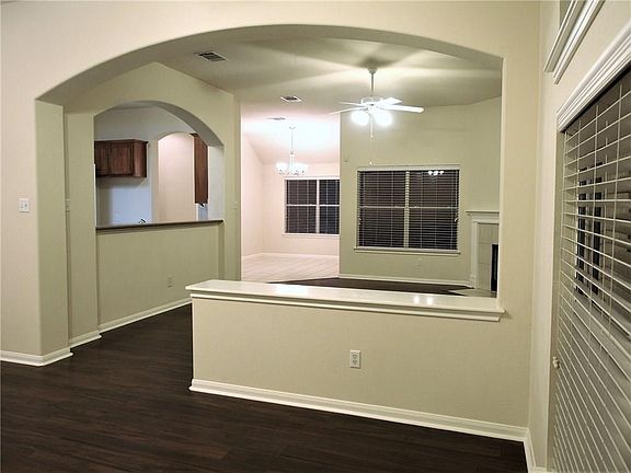 5th image of 1502 Harvest Bend Ln