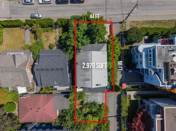 2413 Collingwood St, Vancouver, BC V6R 3L3