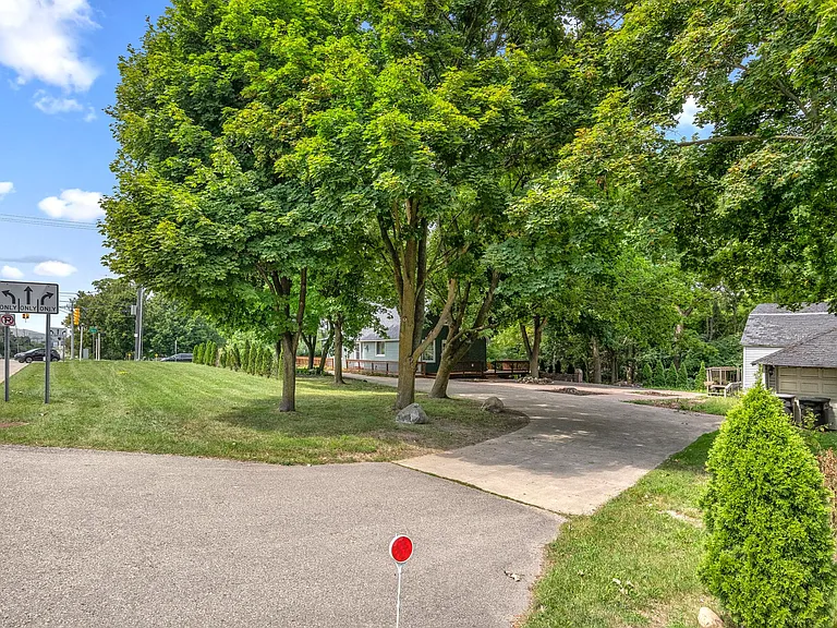 17130 Beck Rd — Photo 46