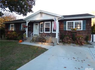 38 Newpoint Ln, East Moriches, NY 11940