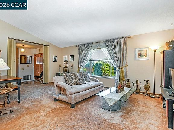 4th image of 2822 Harris Dr