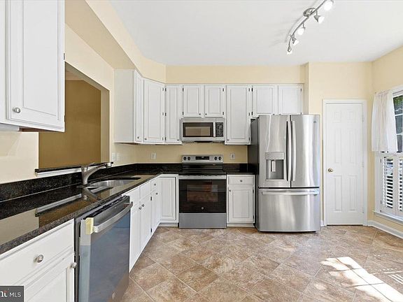 5th image of 1213 Weatherstone Ct