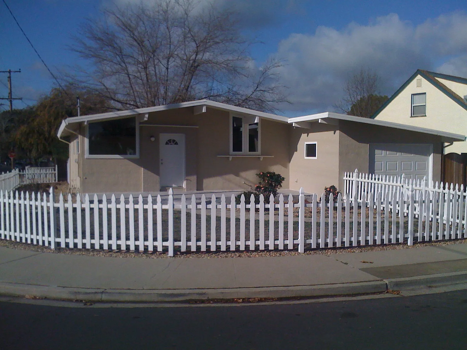 1206 Hillview Dr photo 1