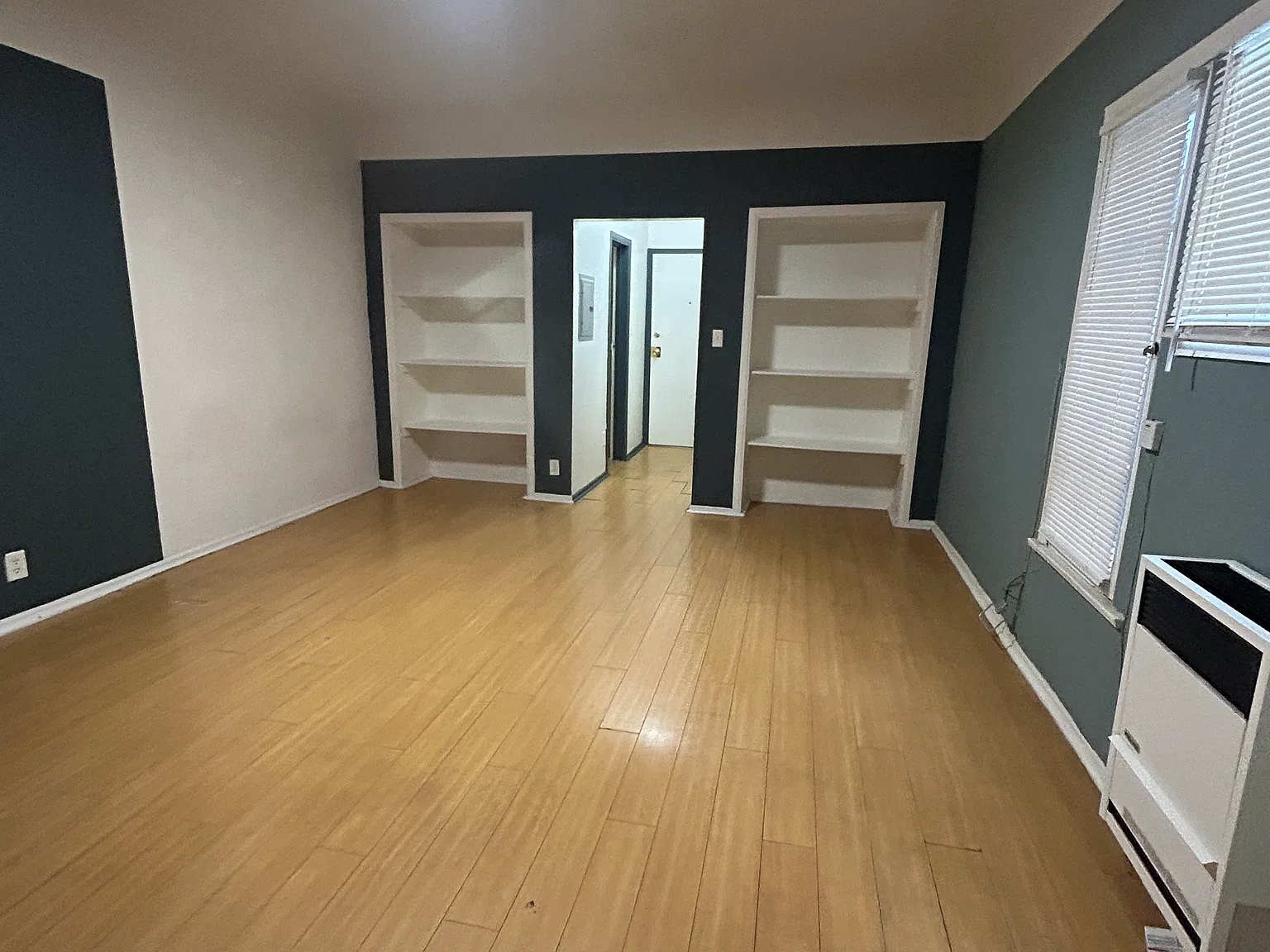 Studio, 600 sqft, $1,595 — Photo 2