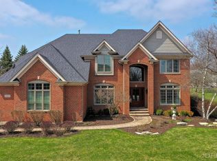 2437 Bird Ln, Batavia, IL 60510