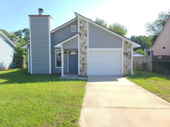 533 Hollyberry Ln, Fayetteville, NC 28314