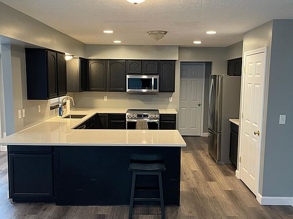 2nd image of 4296 Promenade Ave