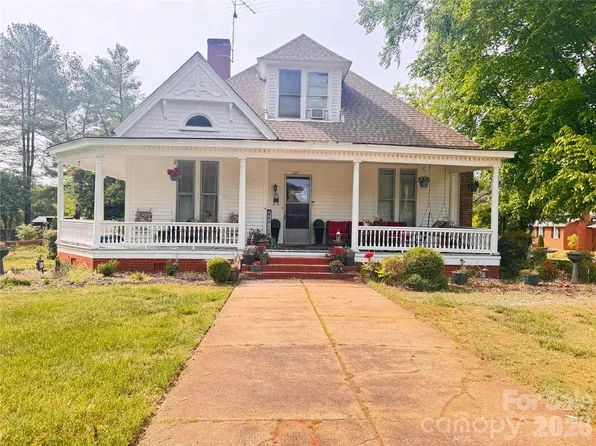 427 Davie Ave, Statesville, NC 28677