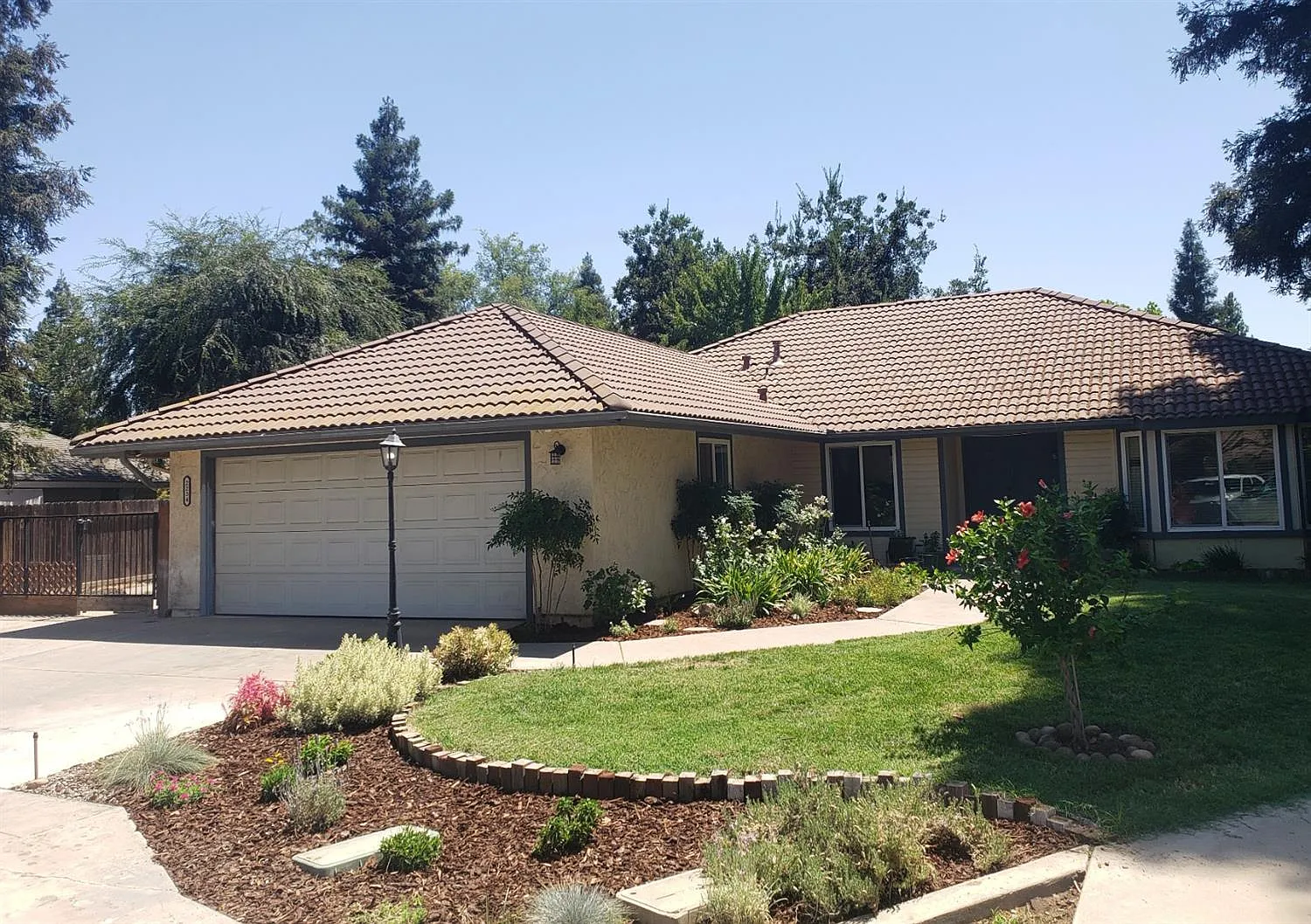 2234 Scott Ave photo 1