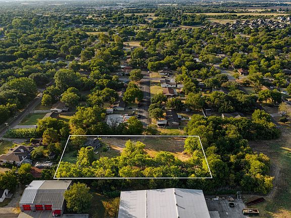 5th image of N Willard Dr