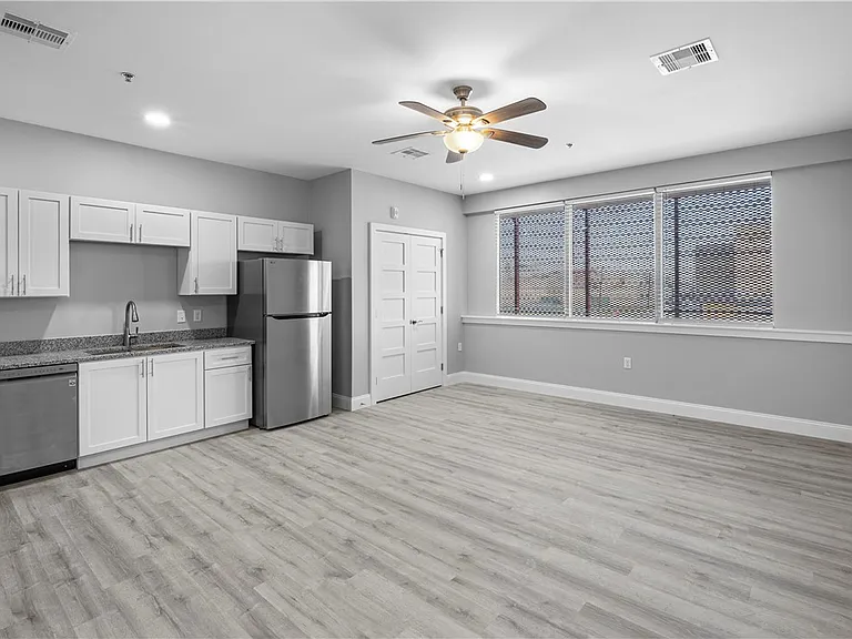 1801 S Staples St — Photo 5