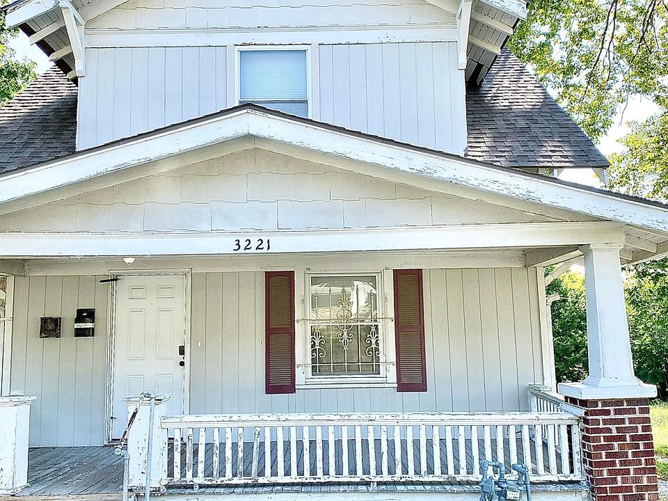 1st image of 3221 Spruce Ave #A