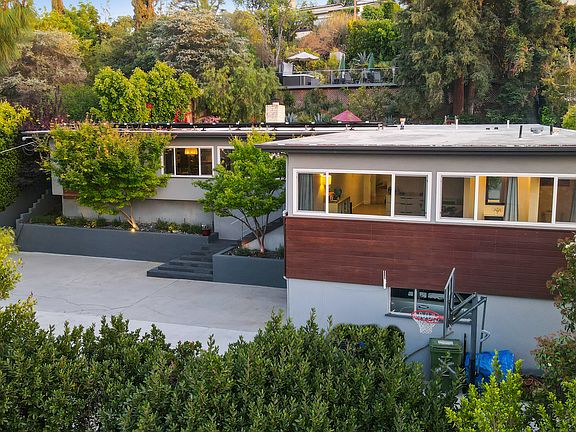 3rd image of 14476 Valley Vista Blvd
