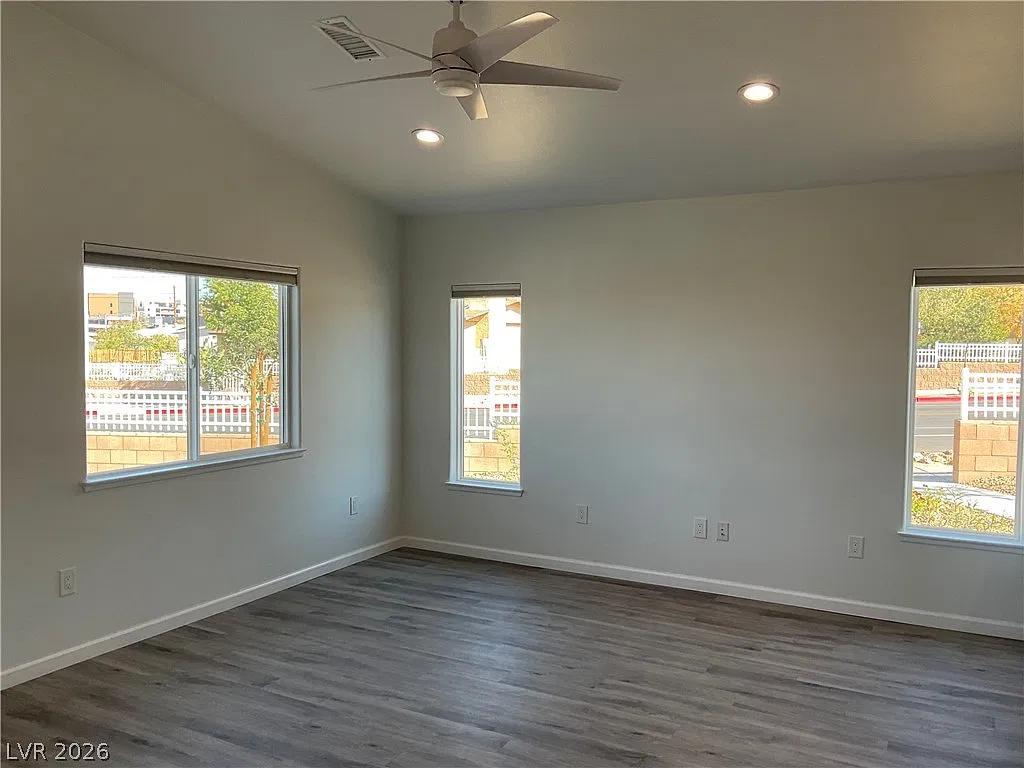 3 bed, 2.0 bath, 1044 sqft, $1,771 — Photo 4