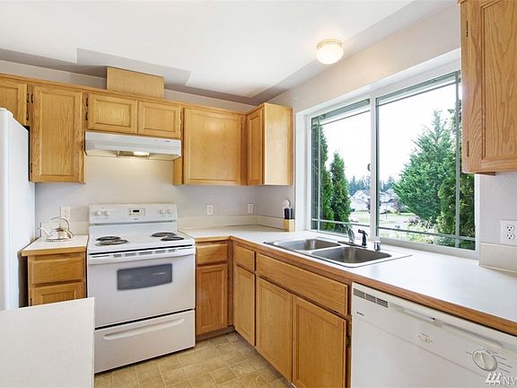 5th image of 1307 193rd St E