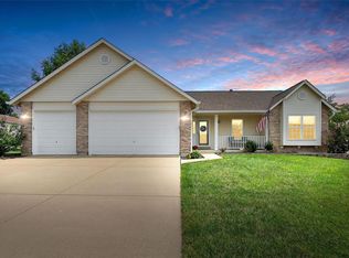 30 Pineshadow Ct, Saint Peters, MO