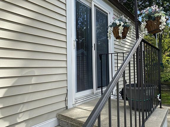 5th image of 33 Ipswich Dr