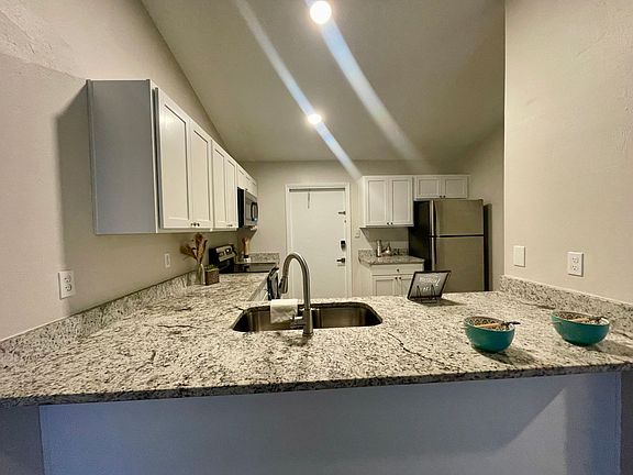 5th image of 425 S 9th St #9091