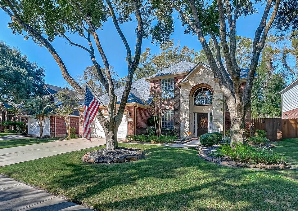 Welcome Home! This beautiful Ashton Woods Homes home is perfect for raising your family!