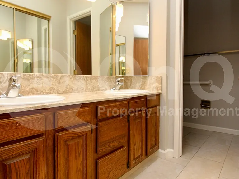 1949 N Swan Rd #31 — Photo 14