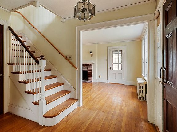 3rd image of 38 Bailey Rd