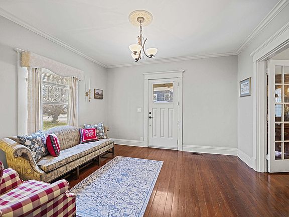4th image of 224 Sunset Ave