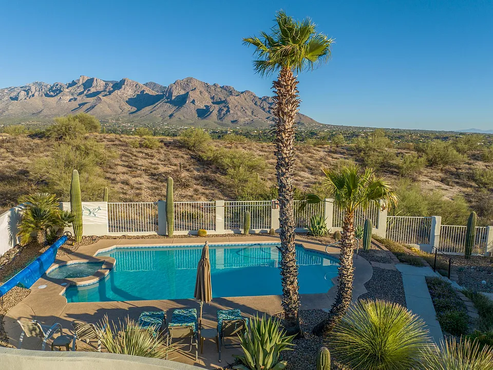 10380 N Hacienda Hermosa Dr