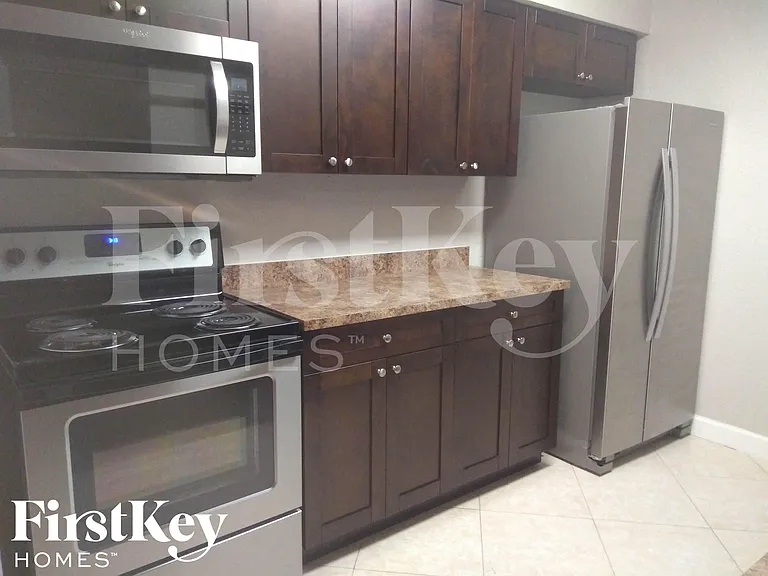 3181 SW 22nd Ct — Photo 4