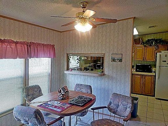 4th image of 716 Forest Ln