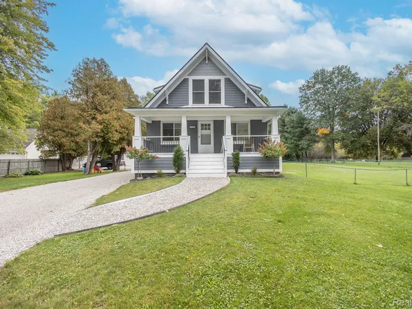 21289 Huron River Dr, New Boston, MI 48164