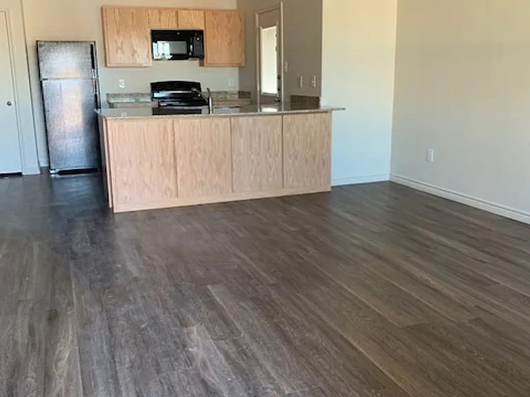 122 E Turnbo Rd — Photo 2