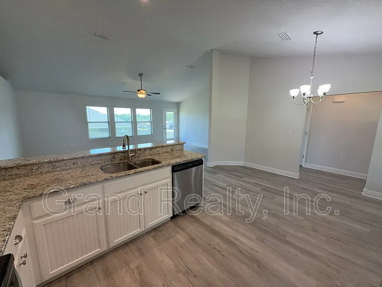 5004 Hamilton Crossing Blvd — Photo 8