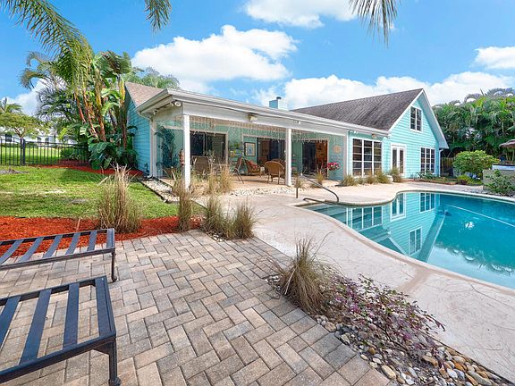 4th image of 261 Golfview Dr