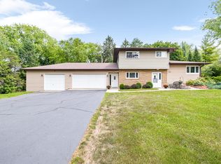 103 S Oakridge Dr, North Prairie, WI 53153
