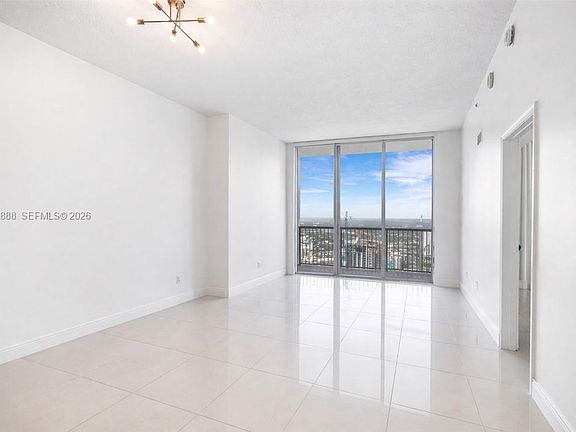 5th image of 1750 N Bayshore Dr APT 3811