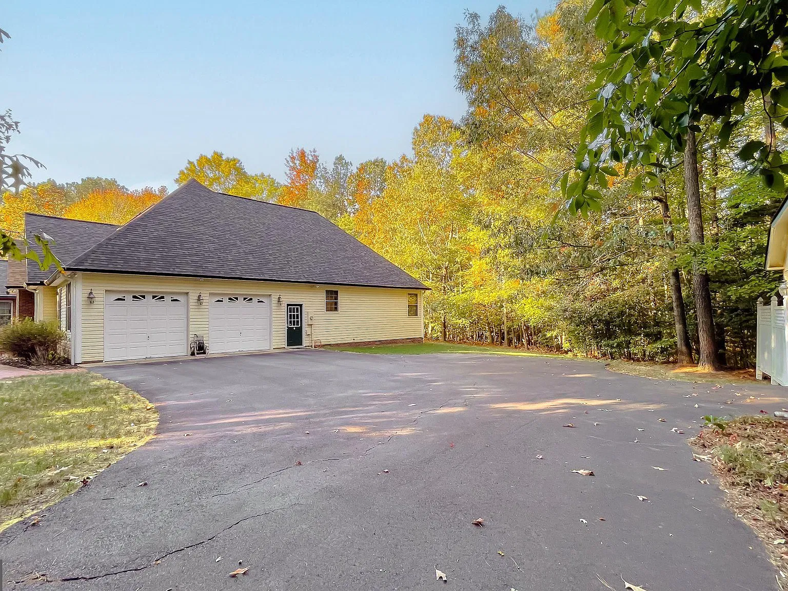 4 bed, 2.5 bath, 3036 sqft, $3,595 — Photo 3