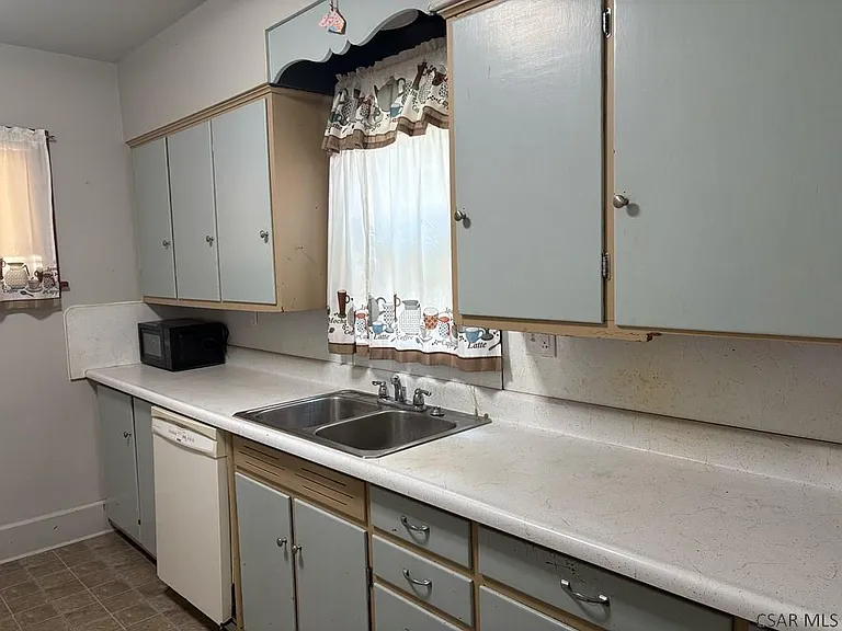 926 Bloom St — Photo 8